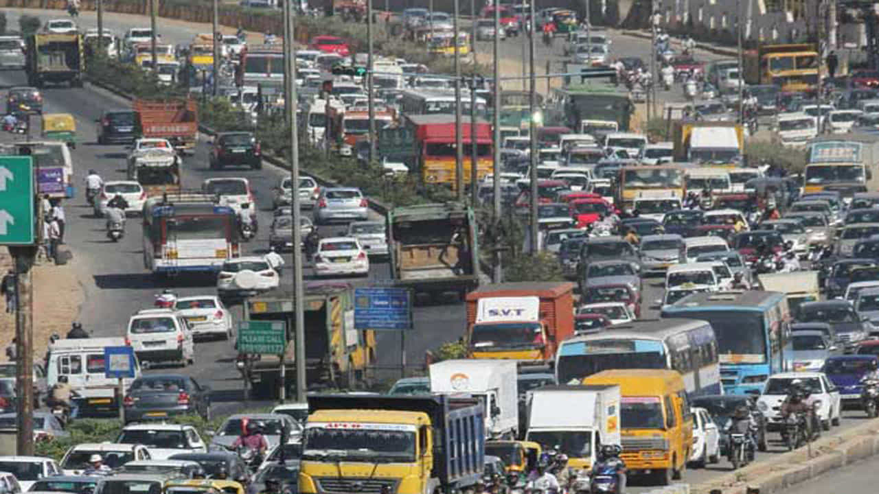 Smart City ಧಾವಂತದಲ್ಲಿ.. ನಾಳೆಯಿಂದ ಬೆಂಗಳೂರಿಗೆ ಕಾಡಲಿದೆ ಹೆವಿ ಟ್ರಾಫಿಕ್ ಜಾಮ್ Smart City ಧಾವಂತದಲ್ಲಿ.. ನಾಳೆಯಿಂದ ಬೆಂಗಳೂರಿಗೆ ಕಾಡಲಿದೆ ಹೆವಿ ಟ್ರಾಫಿಕ್ ಜಾಮ್