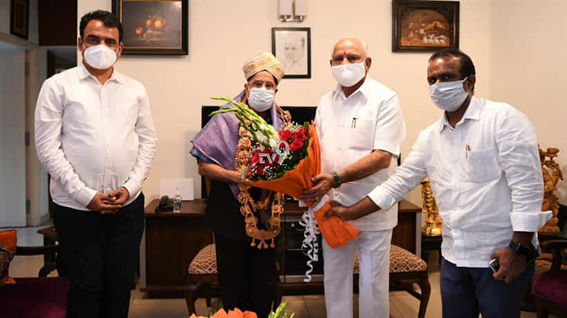 ವಿಜ್ಞಾನಿ ಕಸ್ತೂರಿರಂಗನ್ಗೆ ಮೈಸೂರು ಪೇಟ ತೊಡಿಸಿ, ಅಭಿನಂದಿಸಿದ ಸಿಎಂ ಬಿಎಸ್ವೈ