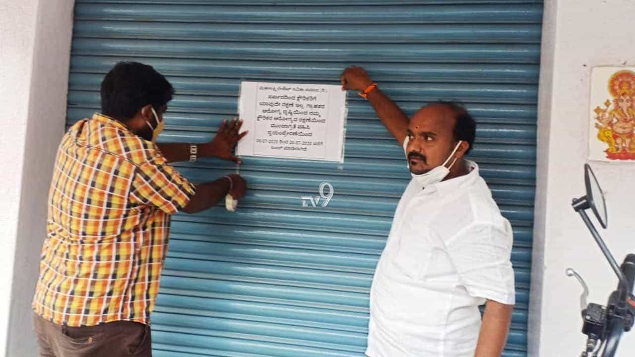 ನೂರಾರು ಕಟಿಂಗ್ ಶಾಪ್ಗಳು ಬಂದ್.. ಎಲ್ಲಿ? ನೂರಾರು ಕಟಿಂಗ್ ಶಾಪ್ಗಳು ಬಂದ್.. ಎಲ್ಲಿ?
