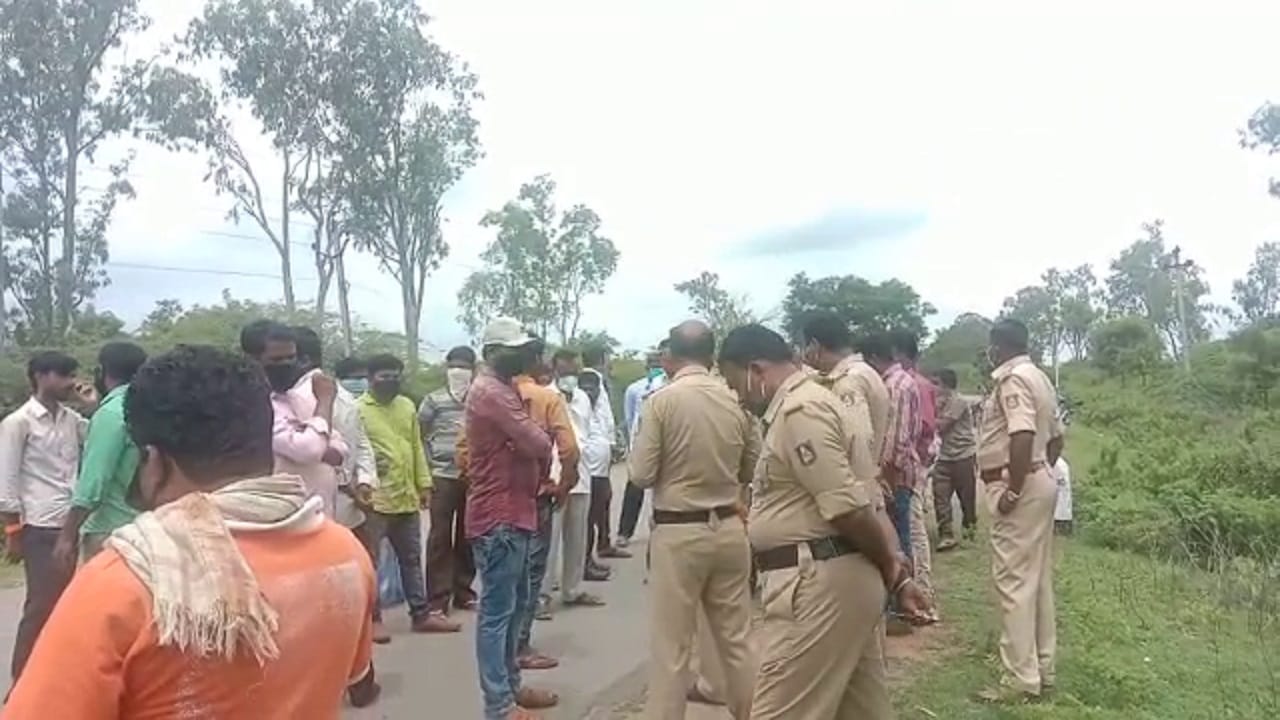 ಕೊರೊನಾ ಸೋಂಕಿತೆ ಸಾಹಿತಿಯ ಅಂತ್ಯಕ್ರಿಯೆಗೆ ಸ್ಥಳೀಯರ ವಿರೋಧ ಕೊರೊನಾ ಸೋಂಕಿತೆ ಸಾಹಿತಿಯ ಅಂತ್ಯಕ್ರಿಯೆಗೆ ಸ್ಥಳೀಯರ ವಿರೋಧ