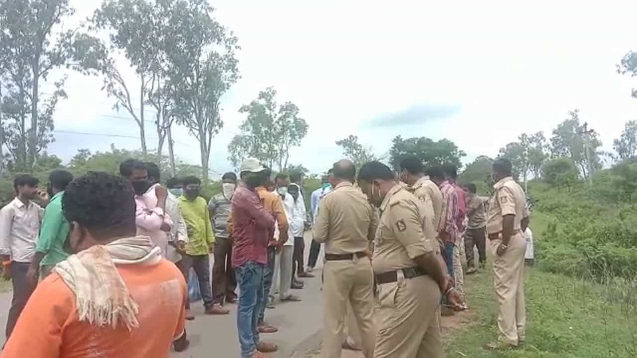 ಕೊರೊನಾ ಸೋಂಕಿತೆ ಸಾಹಿತಿಯ ಅಂತ್ಯಕ್ರಿಯೆಗೆ ಸ್ಥಳೀಯರ ವಿರೋಧ ಕೊರೊನಾ ಸೋಂಕಿತೆ ಸಾಹಿತಿಯ ಅಂತ್ಯಕ್ರಿಯೆಗೆ ಸ್ಥಳೀಯರ ವಿರೋಧ
