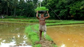 ರಾಣೆಬೆನ್ನೂರು: ಬಸ್‌ ನಿಲ್ದಾಣದಲ್ಲೇ ಕೊರೊನಾ ಶಂಕಿತನ ಶವ ಇಟ್ಟುಹೋದ್ರು!