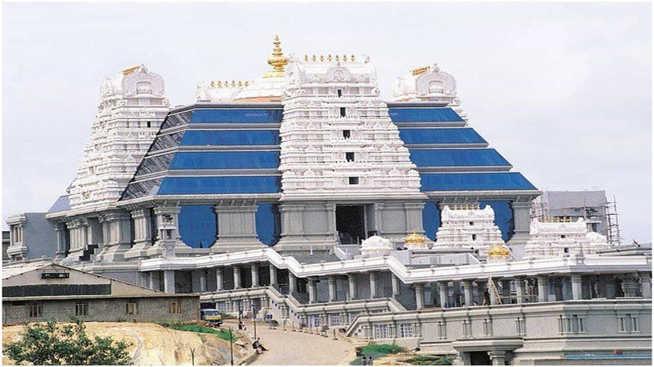 ಕೃಷ್ಣ ಜನ್ಮಾಷ್ಟಮಿ: ಇಸ್ಕಾನ್ನಲ್ಲಿ ಈ ಬಾರಿ ಭಕ್ತರಿಗಿಲ್ಲ ನೇರ ದರ್ಶನ ಭಾಗ್ಯ, ಆದರೆ.. ಕೃಷ್ಣ ಜನ್ಮಾಷ್ಟಮಿ: ಇಸ್ಕಾನ್ನಲ್ಲಿ ಈ ಬಾರಿ ಭಕ್ತರಿಗಿಲ್ಲ ನೇರ ದರ್ಶನ ಭಾಗ್ಯ, ಆದರೆ..