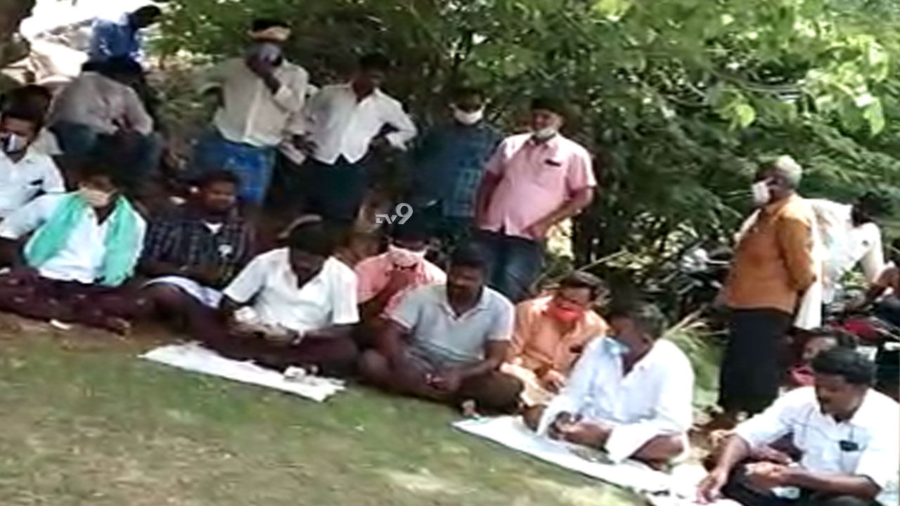 ಕೊರೊನಾ ಅಬ್ಬರದ ನಡುವೆಯೂ ಜೂಜಾಟ ಜೋರು! ಎಲ್ಲಿ? ಕೊರೊನಾ ಅಬ್ಬರದ ನಡುವೆಯೂ ಜೂಜಾಟ ಜೋರು! ಎಲ್ಲಿ?