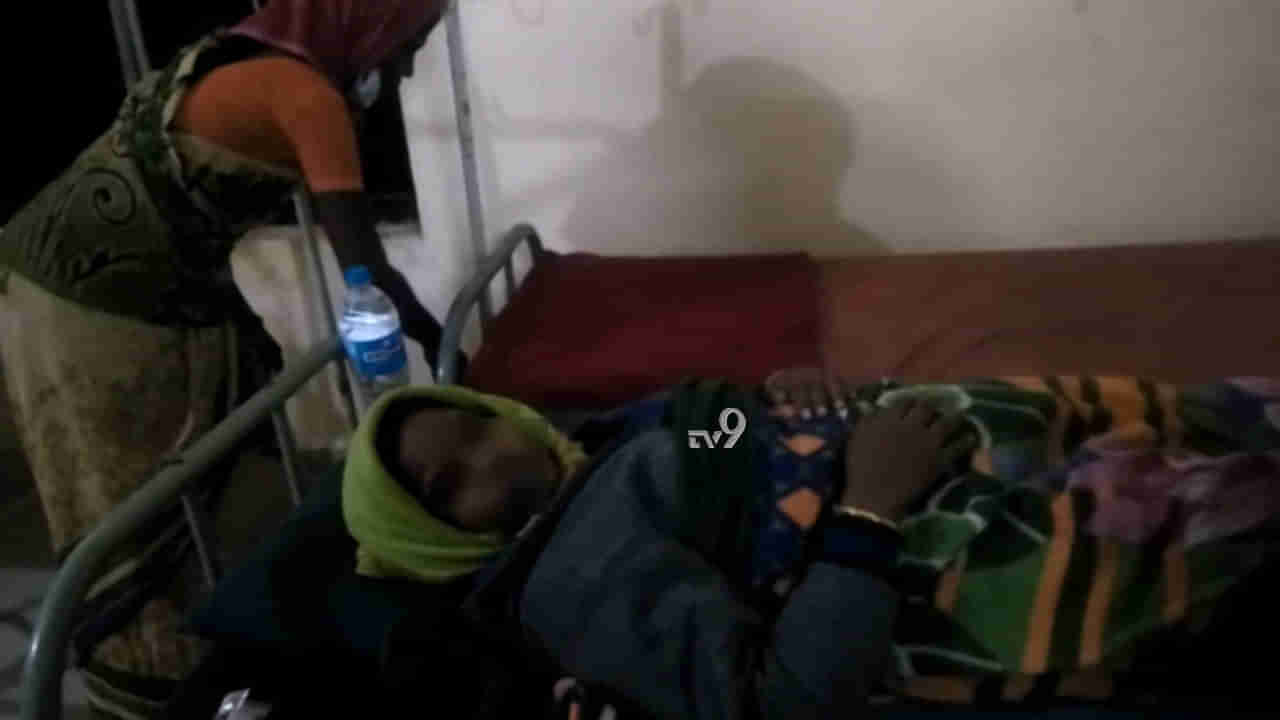 ಆಸ್ಪತ್ರೆಗೆ ಅಲೆದು ಅಲೆದು ಚಿಕಿತ್ಸೆ ಸಿಗದೇ ಹೊಟ್ಟೆಯಲ್ಲಿದ್ದ ಮಗುವನ್ನ ಕಳೆದುಕೊಂಡ ತಾಯಿ