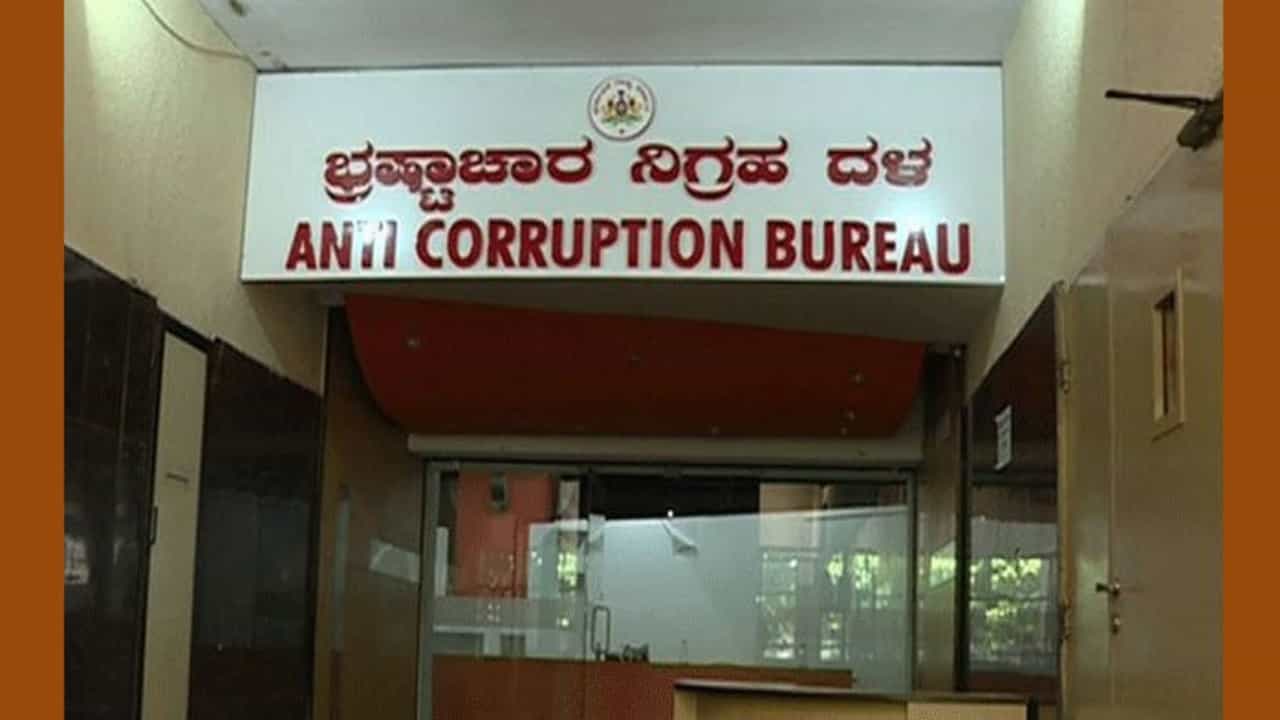 ಜಮೀನಿಗೆ ಟಿಸಿ ಅಳವಡಿಸಲು 45,000 ರೂ. ಲಂಚಕ್ಕೆ ಬೇಡಿಕೆ: ಜೆಸ್ಕಾಂ AEE, ಪವರ್​ಮ್ಯಾನ್​ ACB ಬಲೆಗೆ