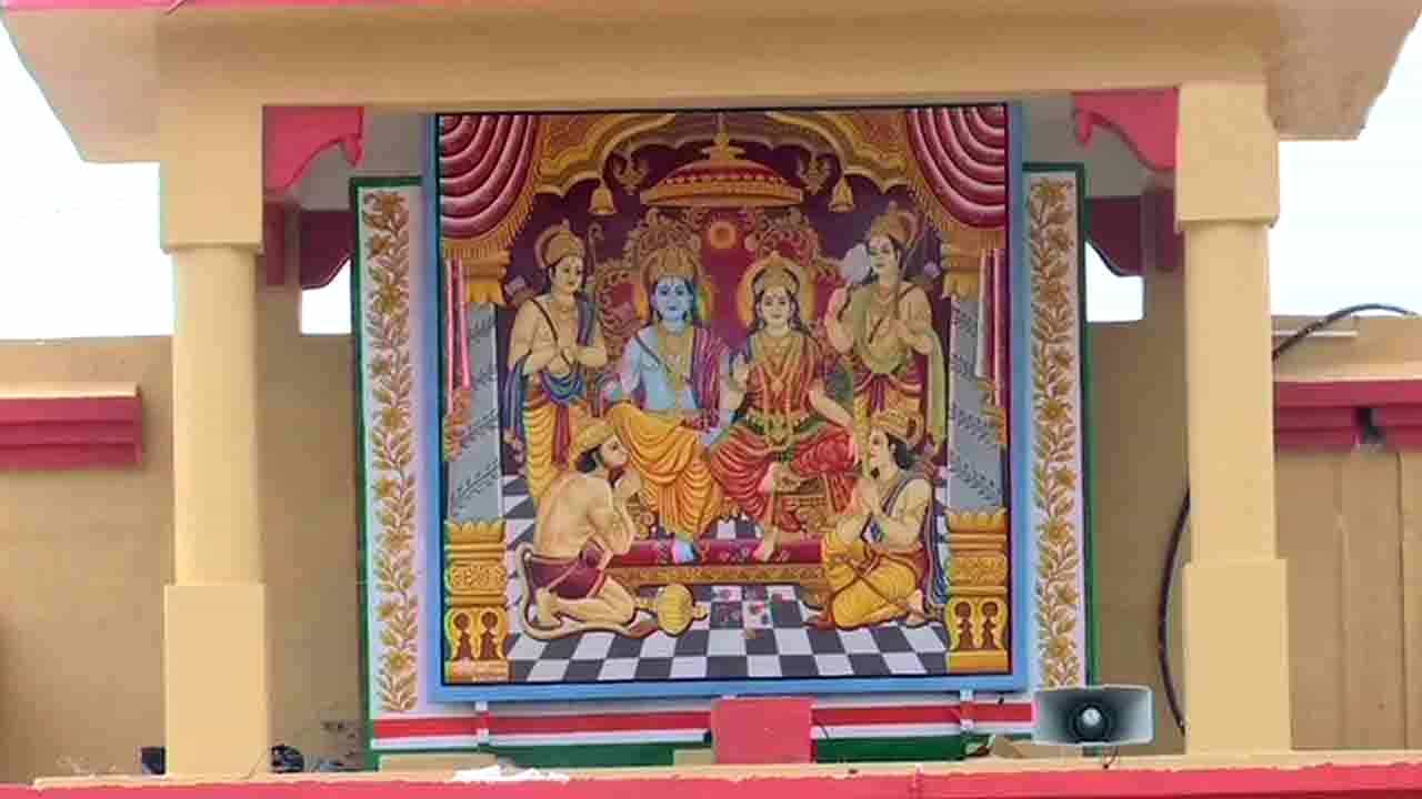 ಅಯೋಧ್ಯೆಯಲ್ಲಿ ರೈಲ್ವೆ ಪ್ರಯಾಣಿಕರ ಕಣ್ಮನ ಸೆಳೆಯುತಿದೆ ಸೀತಾ-ರಾಮರ ಚಿತ್ರಕಲೆ! ಅಯೋಧ್ಯೆಯಲ್ಲಿ ರೈಲ್ವೆ ಪ್ರಯಾಣಿಕರ ಕಣ್ಮನ ಸೆಳೆಯುತಿದೆ ಸೀತಾ-ರಾಮರ ಚಿತ್ರಕಲೆ!