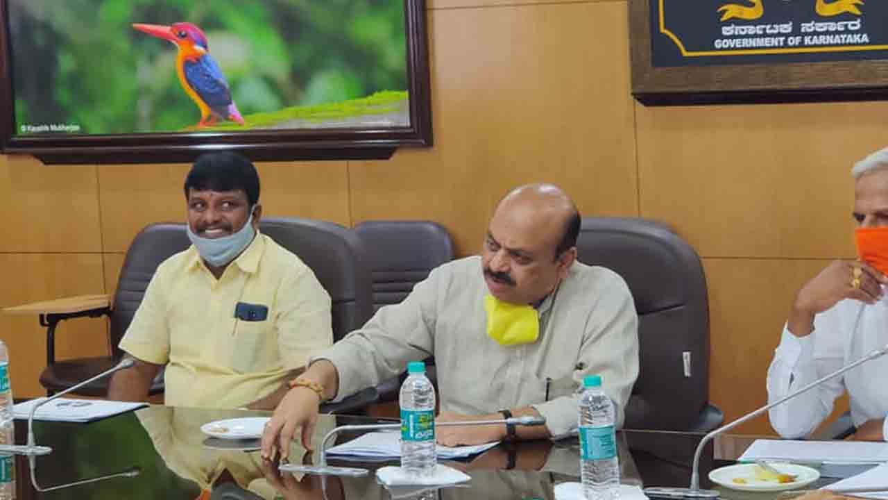 ‘ಸಿದ್ದರಾಮಯ್ಯರ ಸರ್ಕಾರ ಇದ್ದಿದ್ದರೆ ಜನ ಮಣ್ಣು ತಿನ್ನುತ್ತಿದ್ದರೇನೋ’ -ಸಿದ್ದುಗೆ ಬೊಮ್ಮಾಯಿ ಟಾಂಗ್ ‘ಸಿದ್ದರಾಮಯ್ಯರ ಸರ್ಕಾರ ಇದ್ದಿದ್ದರೆ ಜನ ಮಣ್ಣು ತಿನ್ನುತ್ತಿದ್ದರೇನೋ’ -ಸಿದ್ದುಗೆ ಬೊಮ್ಮಾಯಿ ಟಾಂಗ್