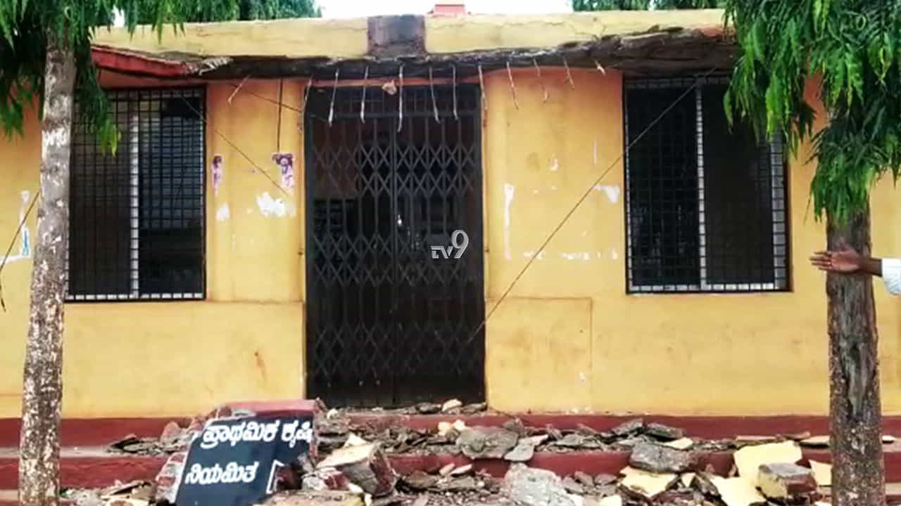 ನಾಮ ಫಲಕ ಬಿದ್ದ ಪರಿಣಾಮ ನಾಲ್ವರು ಮಕ್ಕಳಿಗೆ ಗಂಭೀರ ಗಾಯ ನಾಮ ಫಲಕ ಬಿದ್ದ ಪರಿಣಾಮ ನಾಲ್ವರು ಮಕ್ಕಳಿಗೆ ಗಂಭೀರ ಗಾಯ