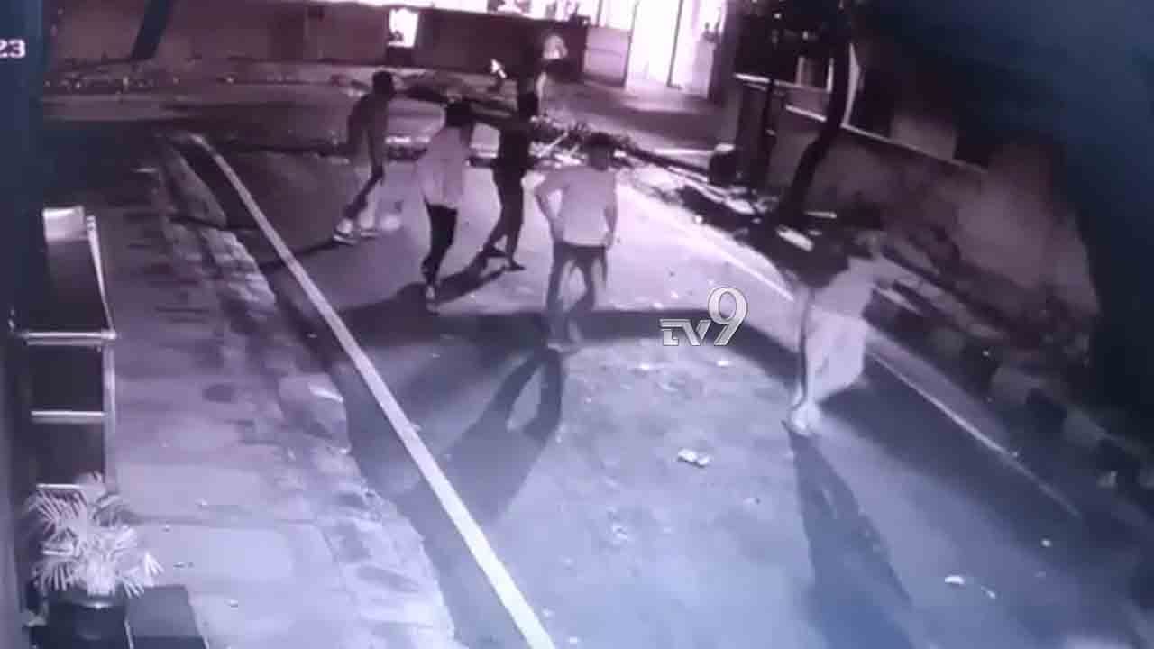 ಅವನ್ಯಾರು? ಇವನ್ಯಾರು?: ಗಲಾಟೆಯ ವಿಡಿಯೋ ಮಾಡಿ ತಗಲಾಕೊಂಡ್ರು ಗಲಭೆಕೋರರು ಅವನ್ಯಾರು? ಇವನ್ಯಾರು?: ಗಲಾಟೆಯ ವಿಡಿಯೋ ಮಾಡಿ ತಗಲಾಕೊಂಡ್ರು ಗಲಭೆಕೋರರು