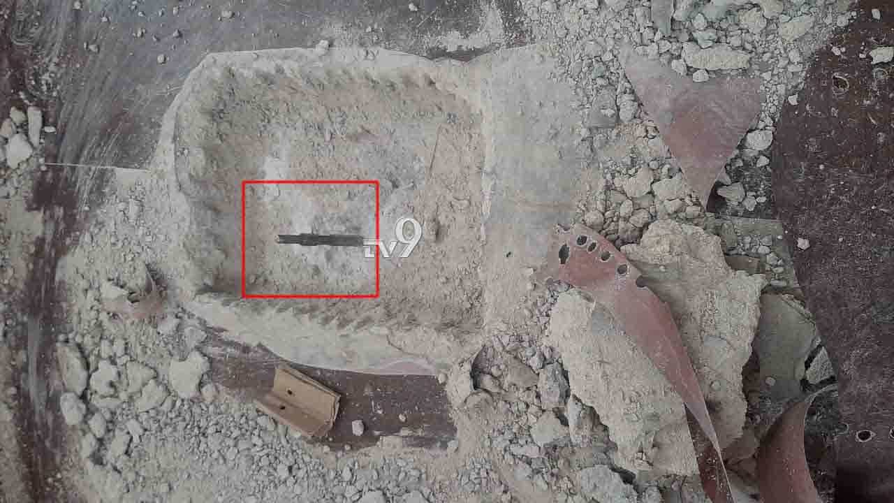 Drilling ಮೆಷಿನ್ ಕೈಕೊಟ್ಟಿದ್ದಕ್ಕೆ ತಪ್ಪಿತು ಭರ್ಜರಿ ಚಿನ್ನದ ಲೂಟಿ, ಎಲ್ಲಿ? Drilling ಮೆಷಿನ್ ಕೈಕೊಟ್ಟಿದ್ದಕ್ಕೆ ತಪ್ಪಿತು ಭರ್ಜರಿ ಚಿನ್ನದ ಲೂಟಿ, ಎಲ್ಲಿ?