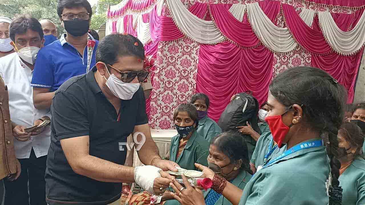 BIEC ಸೆಂಟರ್​ನಿಂದ ಫಸ್ಟ್​ ಬ್ಯಾಚ್​ ವಾಪಸ್​: ಶಾಸಕ ಜಮೀರ್​ರಿಂದ​ ಭವ್ಯ ಸ್ವಾಗತ