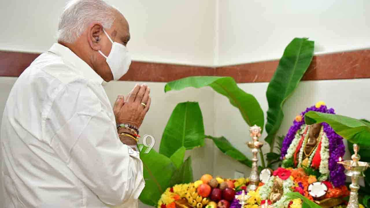 ಸಂಕಷ್ಟಹರ ಗಣಪನ ಬಳಿ ಕೊರೊನಾ ನಿವಾರಣೆಗೆ ಸಿಎಂ BSY ಪ್ರಾರ್ಥನೆ ಸಂಕಷ್ಟಹರ ಗಣಪನ ಬಳಿ ಕೊರೊನಾ ನಿವಾರಣೆಗೆ ಸಿಎಂ BSY ಪ್ರಾರ್ಥನೆ