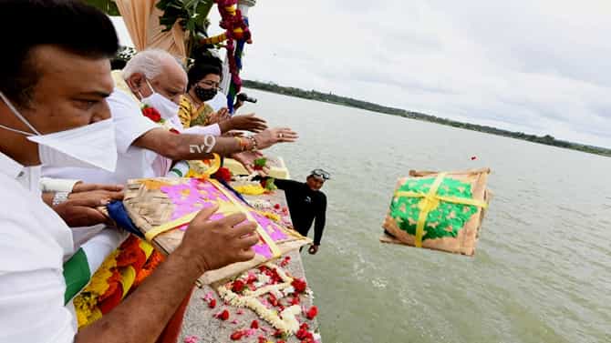 ಸಂಸದೆ ಸುಮಲತಾ, ಸಿಎಂ BSY ವಿರುದ್ಧ ಅಶ್ಲೀಲ ಪೋಸ್ಟ್: ಮಂಡ್ಯ ಠಾಣೆಯಲ್ಲಿ ದೂರು ದಾಖಲು