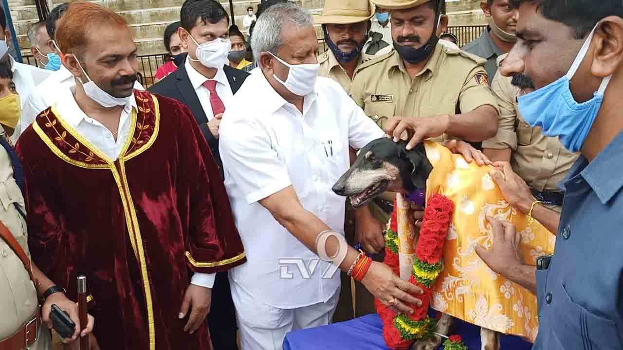 11 ಕಿ.ಮೀ ದೂರದಲ್ಲಿದ್ದ ಆರೋಪಿಯನ್ನ ವಾಸನೆಯಲ್ಲೇ ಕಂಡು ಹಿಡಿದ ಶ್ವಾನಕ್ಕೆ ಸನ್ಮಾನ