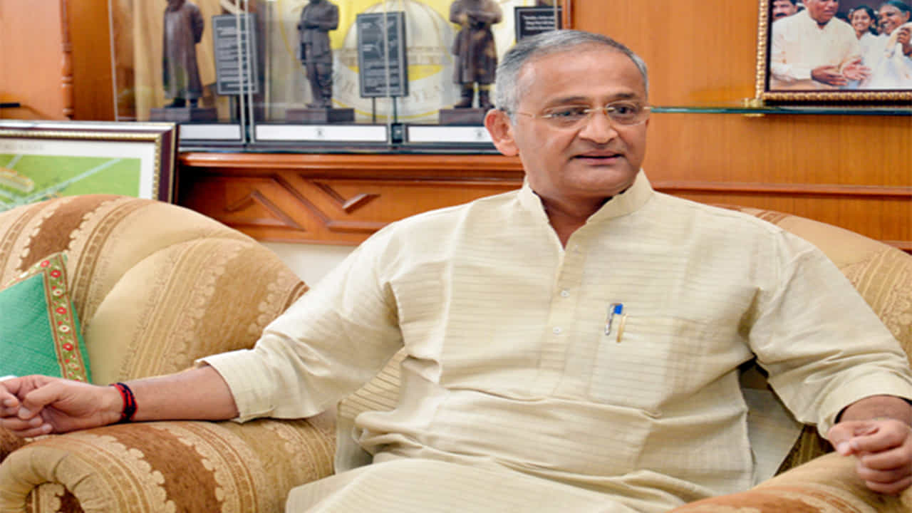 ಪ್ರಿಯಾಂಕ್ ಖರ್ಗೆ ಬಳಿ 50 ಸಾವಿರ ಕೋಟಿ ರೂ. ಮೌಲ್ಯದ ಆಸ್ತಿ ಇದೆಯಂತೆ: ಕ್ಯಾ. ಗಣೇಶ್ ಕಾರ್ಣಿಕ್ ಪ್ರಿಯಾಂಕ್ ಖರ್ಗೆ ಬಳಿ 50 ಸಾವಿರ ಕೋಟಿ ರೂ. ಮೌಲ್ಯದ ಆಸ್ತಿ ಇದೆಯಂತೆ: ಕ್ಯಾ. ಗಣೇಶ್ ಕಾರ್ಣಿಕ್
