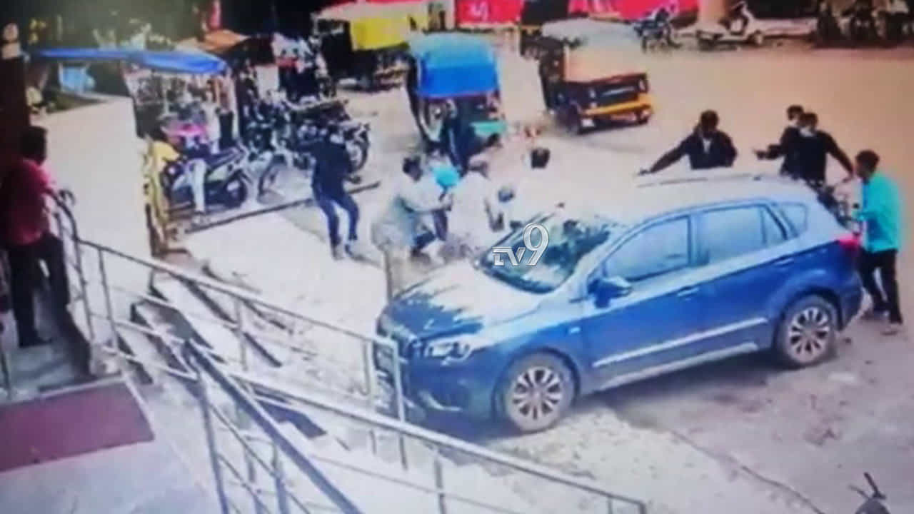 ಹಾಡಹಗಲೇ ಸಿನಿಮಾ ಸ್ಟೈಲ್ನಲ್ಲಿ ರೌಡಿಶೀಟರ್ ಮೇಲೆ ಗುಂಡಿನ ದಾಳಿ ಹಾಡಹಗಲೇ ಸಿನಿಮಾ ಸ್ಟೈಲ್ನಲ್ಲಿ ರೌಡಿಶೀಟರ್ ಮೇಲೆ ಗುಂಡಿನ ದಾಳಿ