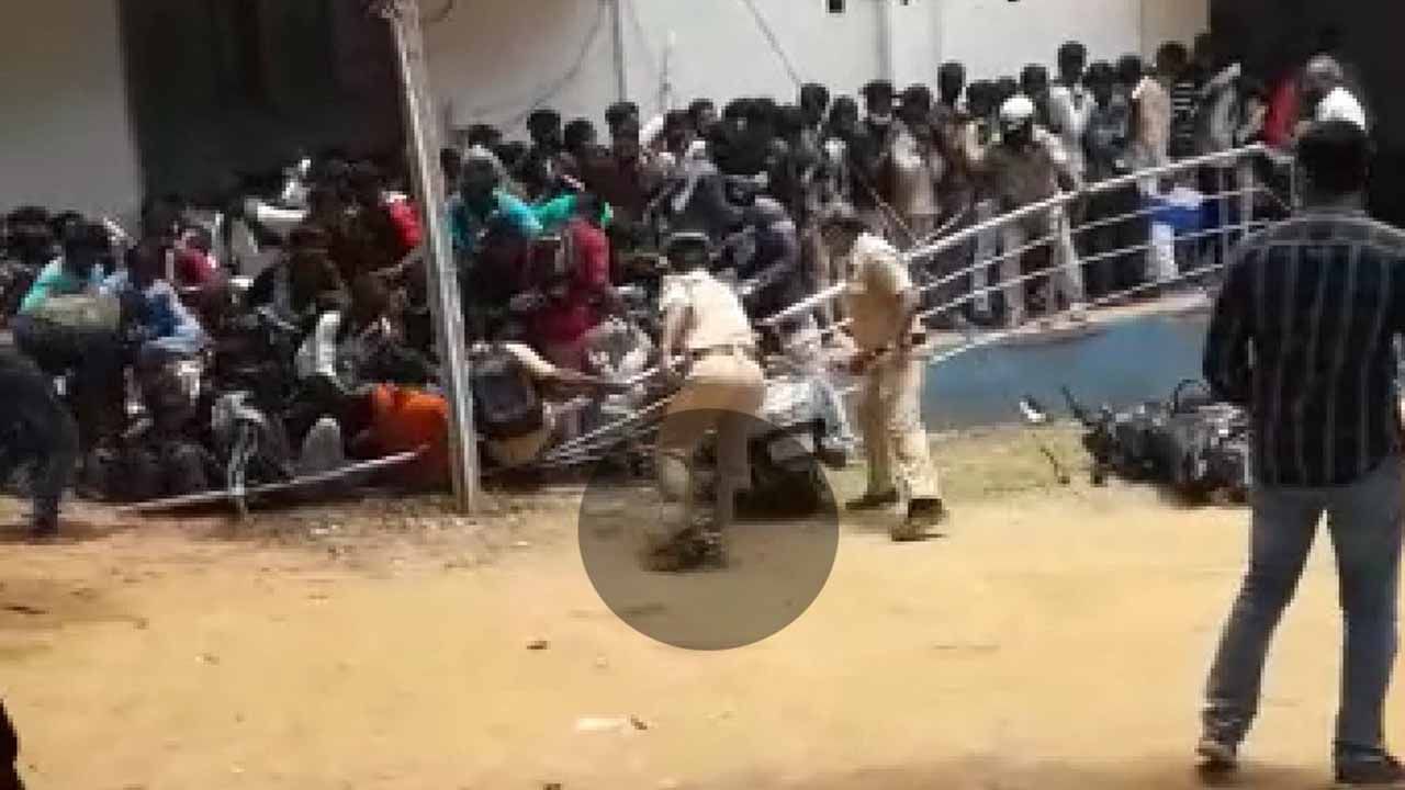 ಪದವಿ ಪ್ರವೇಶಾತಿಗೆ ನೂಕುನುಗ್ಗಲು, ಒಬ್ಬರ ಮೇಲೊಬ್ಬರು ಬಿದ್ದು ವಿದ್ಯಾರ್ಥಿಗಳಿಗೆ ಗಾಯ