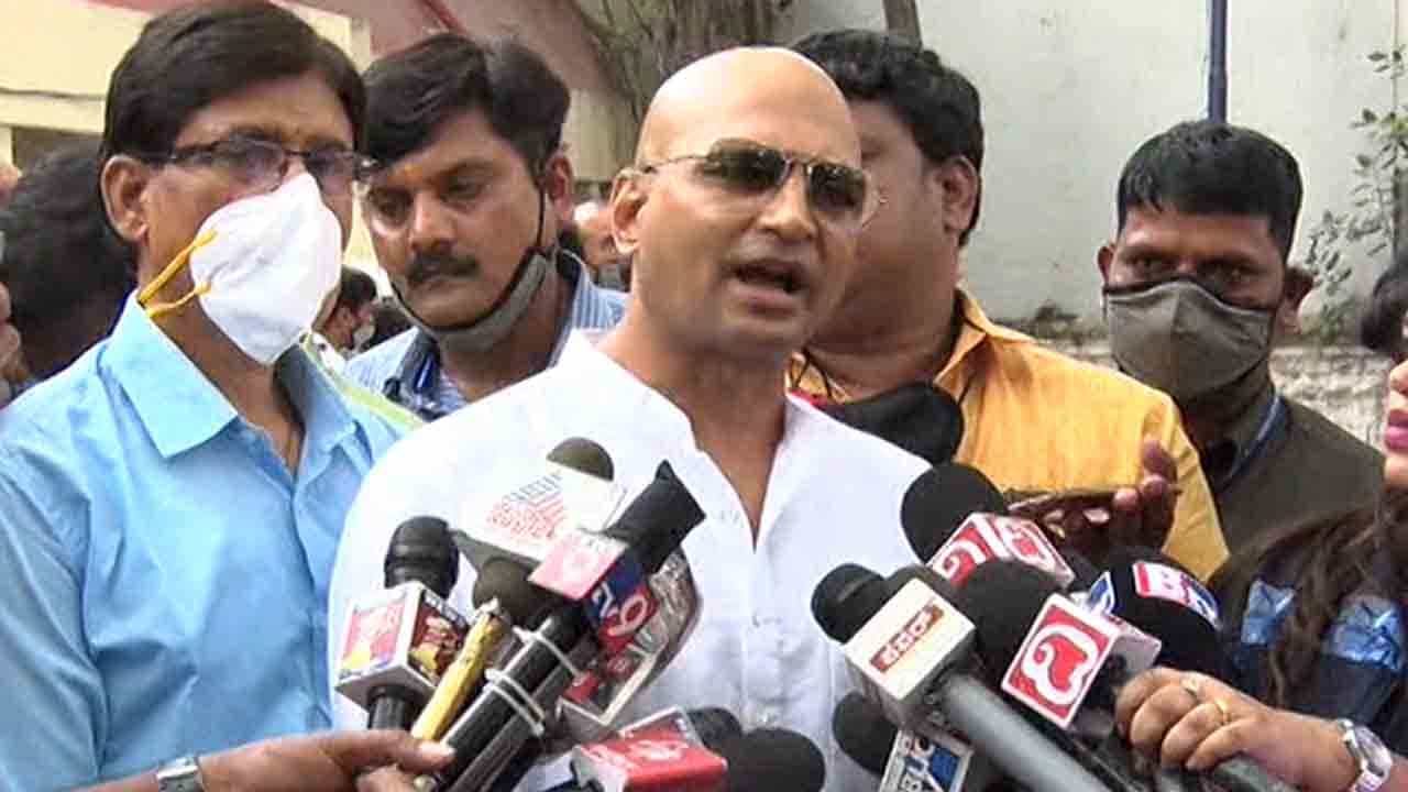 ‘ನಿನ್ನೆ, ಮೊನ್ನೆ ಬಂದವರಿಗೆ ನಾನು ಹೆದರಲ್ಲ.. ನಾನು ರಕ್ಷಣೆ ಕೇಳುವುದಿಲ್ಲ’ ‘ನಿನ್ನೆ, ಮೊನ್ನೆ ಬಂದವರಿಗೆ ನಾನು ಹೆದರಲ್ಲ.. ನಾನು ರಕ್ಷಣೆ ಕೇಳುವುದಿಲ್ಲ’