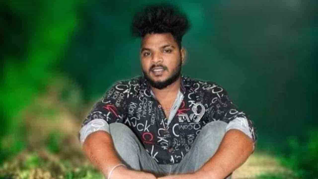 KGF: ಕೊಲೆ ಆರೋಪಿ ಮೇಲೆ ಮಾರಕಾಸ್ತ್ರಗಳಿಂದ ಹಲ್ಲೆ.. ಬರ್ಬರ ಹತ್ಯೆ KGF: ಕೊಲೆ ಆರೋಪಿ ಮೇಲೆ ಮಾರಕಾಸ್ತ್ರಗಳಿಂದ ಹಲ್ಲೆ.. ಬರ್ಬರ ಹತ್ಯೆ