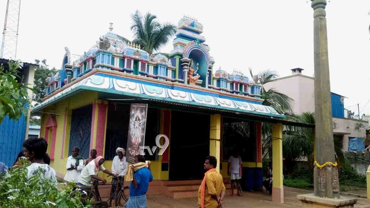 ಚೌಡೇಶ್ವರಿ ದೇವಾಲಯದ ಬೀಗ ಮುರಿದು.. ದೇವರ ಆಭರಣ, ನಾಣ್ಯ ಕಳ್ಳತನ