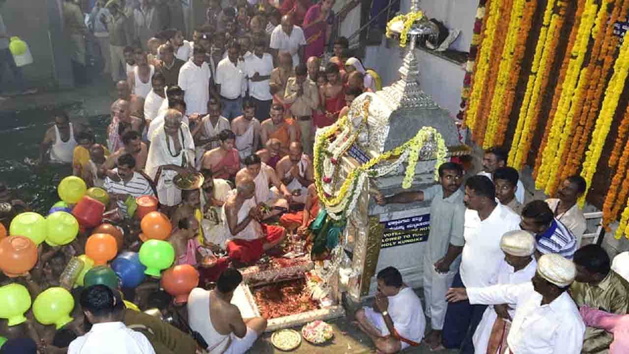 ಶೀಘ್ರವೇ ತಲಕಾವೇರಿ ಪೂಜೆ ಆರಂಭ, ಆದ್ರೆ ಪೂಜೆಯ ಜವಾಬ್ದಾರಿ ಯಾರ ಹೆಗಲಿಗೆ? ಶೀಘ್ರವೇ ತಲಕಾವೇರಿ ಪೂಜೆ ಆರಂಭ, ಆದ್ರೆ ಪೂಜೆಯ ಜವಾಬ್ದಾರಿ ಯಾರ ಹೆಗಲಿಗೆ?