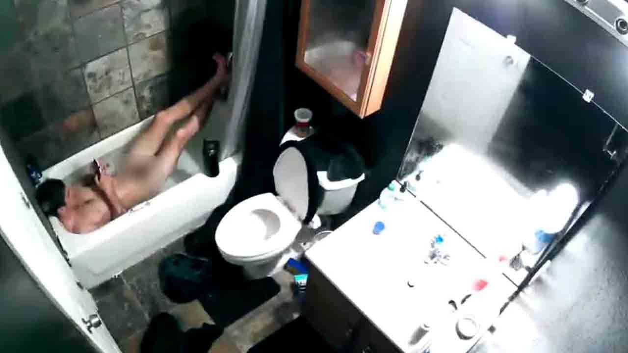 Toiletಗೆ ಹೋಗೋದು, ಸೆಕ್ಸ್ ಮಾಡೋದು.. ಎಲ್ಲಾ Live ಆಗಿ ತೋರಿಸಿಬಿಟ್ಟಿದ್ದಾನೆ! Toiletಗೆ ಹೋಗೋದು, ಸೆಕ್ಸ್ ಮಾಡೋದು.. ಎಲ್ಲಾ Live ಆಗಿ ತೋರಿಸಿಬಿಟ್ಟಿದ್ದಾನೆ!