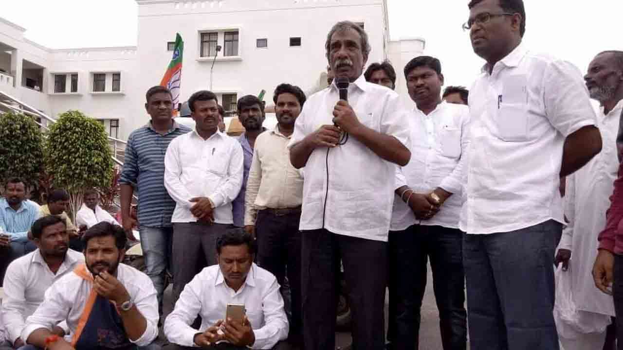 ಸ್ವಾತಂತ್ರ್ಯ ದಿನಾಚರಣೆಯಲ್ಲಿ ಭಾಗಿಯಾಗಿದ್ದ ಶಾಸಕ ವೆಂಕಟರೆಡ್ಡಿ ಮುದ್ನಾಳ್ಗೆ ಕೊರೊನಾ ಸ್ವಾತಂತ್ರ್ಯ ದಿನಾಚರಣೆಯಲ್ಲಿ ಭಾಗಿಯಾಗಿದ್ದ ಶಾಸಕ ವೆಂಕಟರೆಡ್ಡಿ ಮುದ್ನಾಳ್ಗೆ ಕೊರೊನಾ