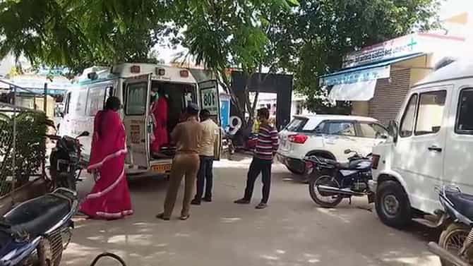 ಒಂದೆಡೆ ಸೋಂಕಿತರಿಲ್ಲದೆ ಬೆಡ್​ ಖಾಲಿ ಖಾಲಿ, ಈ ಕಡೆ ಬೆಡ್​ ವ್ಯವಸ್ಥೆಯೇ ಇಲ್ಲ!