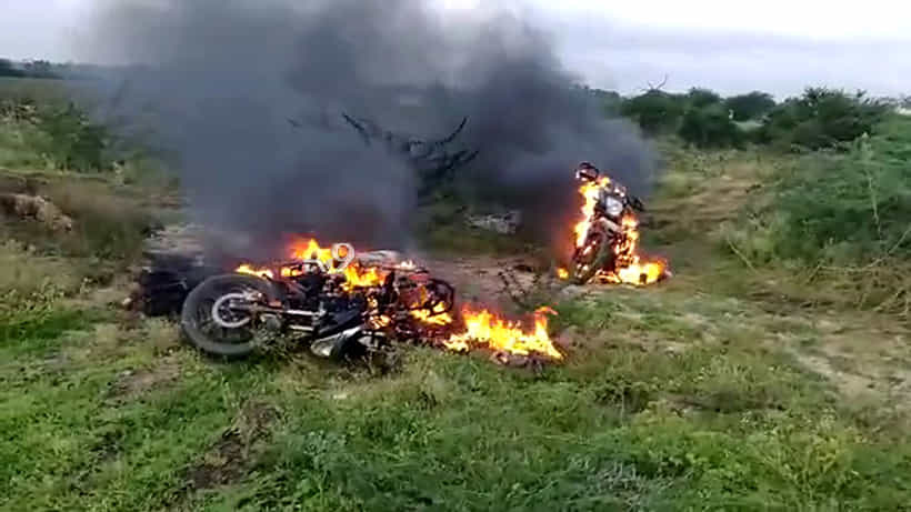 ಬಂಧಿಸಲು ಬಂದಿದ್ದ ಪೊಲೀಸರ ಬೈಕ್ಗೆ ಬೆಂಕಿ ಹಚ್ಚಿದ್ದ ಆರೋಪಿ ಕೊರೊನಾಗೆ ಬಲಿ, ಯಾರವನು?