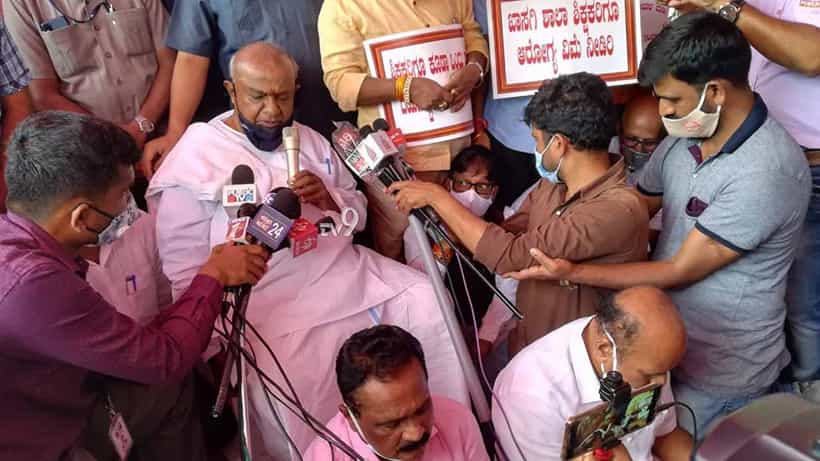 ಶಿಕ್ಷಕರ ಸಮಸ್ಯೆಗೆ ಸ್ಪಂದಿಸಿ.. ಬೆಂಗಳೂರಿನಲ್ಲಿ ಮಾಜಿ ಪ್ರಧಾನಿ ಧರಣಿ