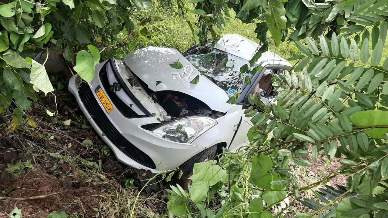 ಕಾರು, ಟೆಂಪೋ ನಡುವೆ ಮುಖಾಮುಖಿ ಡಿಕ್ಕಿ -ಮೂವರಿಗೆ ಗಂಭೀರ ಗಾಯ, ಎಲ್ಲಿ? ಕಾರು, ಟೆಂಪೋ ನಡುವೆ ಮುಖಾಮುಖಿ ಡಿಕ್ಕಿ -ಮೂವರಿಗೆ ಗಂಭೀರ ಗಾಯ, ಎಲ್ಲಿ?