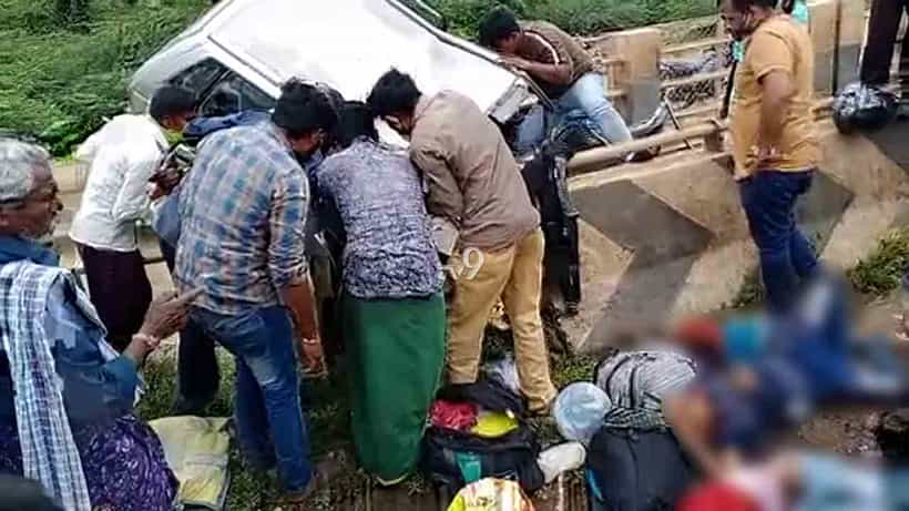 ಮಾರುತಿ ಕಾರ್ ಪಲ್ಟಿ: ಸ್ಥಳದಲ್ಲೇ ಇಬ್ಬರ ಸಾವು, ಐವರು ಗಂಭೀರ