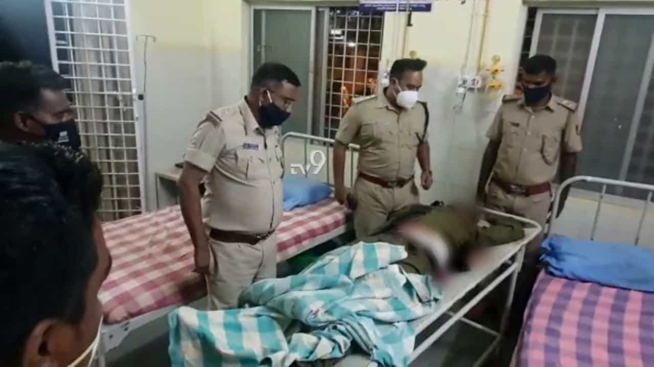 10 ಕಾಡಾನೆ ಓಡಿಸುವ ವೇಳೆ ಗುಂಡು ತಗುಲಿ ಫಾರೆಸ್ಟ್ ವಾಚರ್ ಸಾವು, ಎಲ್ಲಿ? 10 ಕಾಡಾನೆ ಓಡಿಸುವ ವೇಳೆ ಗುಂಡು ತಗುಲಿ ಫಾರೆಸ್ಟ್ ವಾಚರ್ ಸಾವು, ಎಲ್ಲಿ?