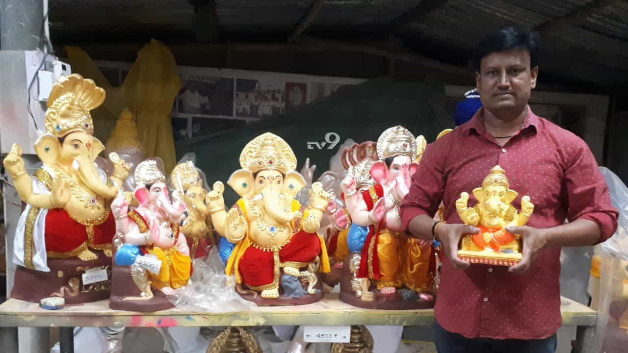 ವಿನಾಯಕನ ವಿದೇಶ ಪ್ರವಾಸ ಶುರು! ಎಲ್ಲಿಂದ.. ಎಲ್ಲಿಗೆ? ವಿನಾಯಕನ ವಿದೇಶ ಪ್ರವಾಸ ಶುರು! ಎಲ್ಲಿಂದ.. ಎಲ್ಲಿಗೆ?