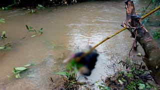 ಭಾರೀ ಮಳೆಗೆ ತುಂಬಿ ಹರಿಯುವ ನದಿಯಲ್ಲಿ ಹುಡುಗಿಯರ ‘ಸೆಲ್ಫಿ’ ಚೆಲ್ಲಾಟ