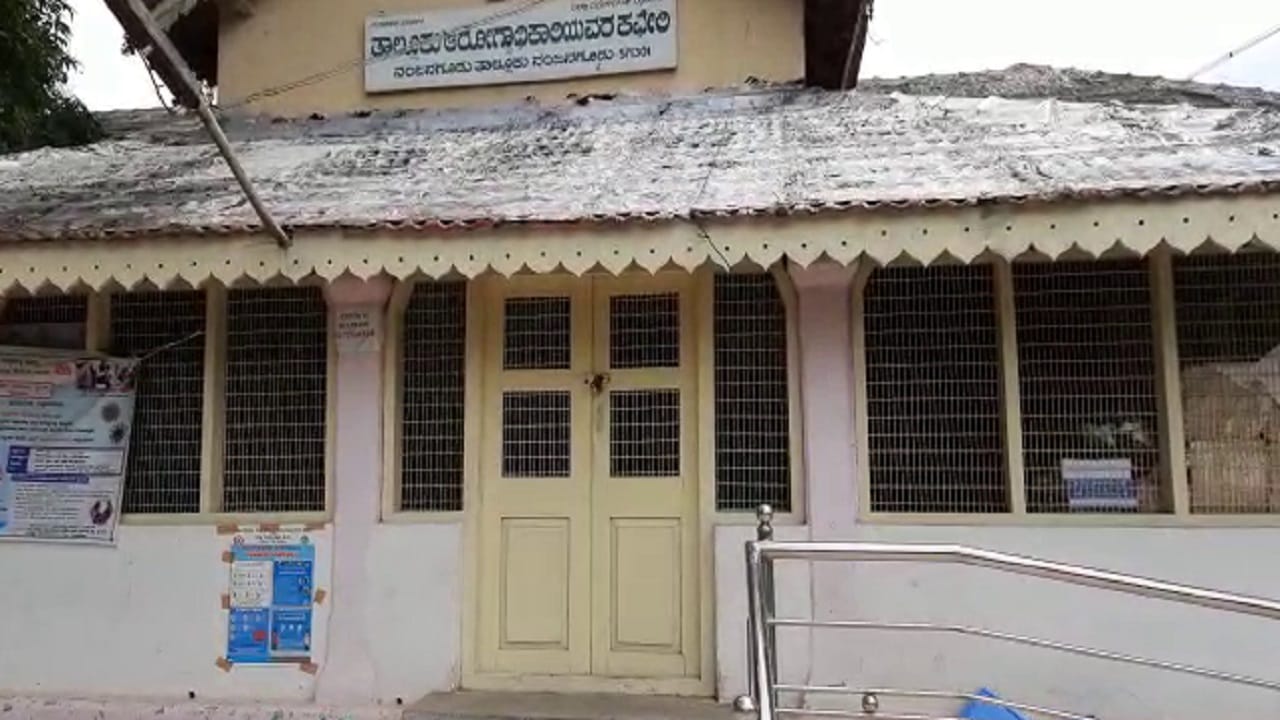 ಕೊರೊನಾ ವಾರಿಯರ್ ವೈದ್ಯ.. ಕೆಲಸದ ಒತ್ತಡದಿಂದ ಆತ್ಮಹತ್ಯೆ ಮಾಡ್ಕೊಂಡಿರುವ ಶಂಕೆ ಕೊರೊನಾ ವಾರಿಯರ್ ವೈದ್ಯ.. ಕೆಲಸದ ಒತ್ತಡದಿಂದ ಆತ್ಮಹತ್ಯೆ ಮಾಡ್ಕೊಂಡಿರುವ ಶಂಕೆ