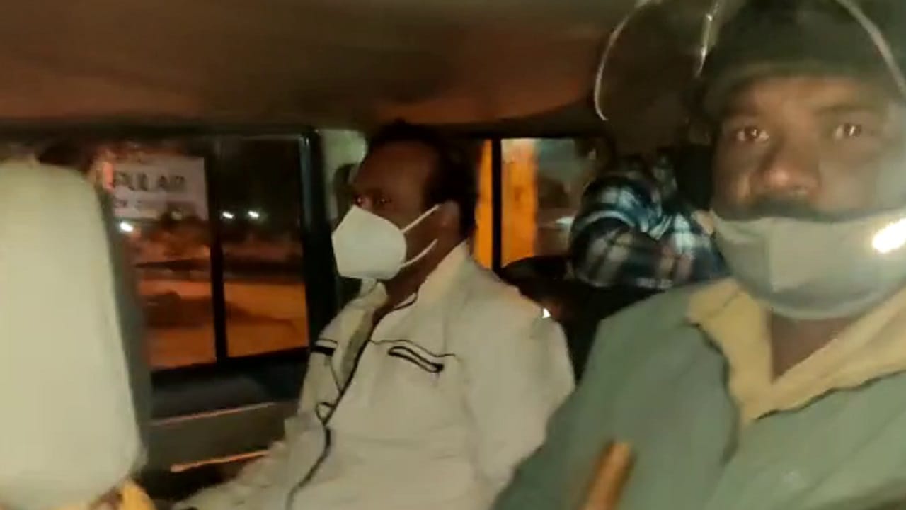 ಕೆ.ಜಿ.ಹಳ್ಳಿ-ಡಿ.ಜೆ ಹಳ್ಳಿ ಗಲಾಟೆ: ಕಾರ್ಪೊರೇಟರ್ ಪತಿ ಕಲೀಂ ಪಾಷಾ ಅರೆಸ್ಟ್ ಕೆ.ಜಿ.ಹಳ್ಳಿ-ಡಿ.ಜೆ ಹಳ್ಳಿ ಗಲಾಟೆ: ಕಾರ್ಪೊರೇಟರ್ ಪತಿ ಕಲೀಂ ಪಾಷಾ ಅರೆಸ್ಟ್