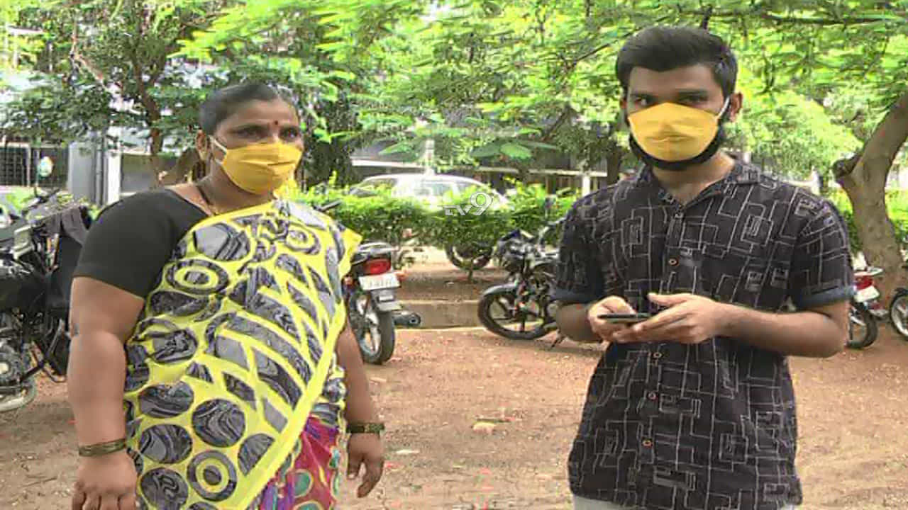 ಆಸ್ಪತ್ರೆಯಲ್ಲಿ ನಮ್ಮನ್ನು ನಾಯಿಗಳಂತೆ ನೋಡ್ತಿದ್ದಾರೆ: ಕೊರೊನಾ ಶಂಕಿತ ಕಂಡಕ್ಟರ್ ಕುಟುಂಬ ಕಣ್ಣೀರು ಆಸ್ಪತ್ರೆಯಲ್ಲಿ ನಮ್ಮನ್ನು ನಾಯಿಗಳಂತೆ ನೋಡ್ತಿದ್ದಾರೆ: ಕೊರೊನಾ ಶಂಕಿತ ಕಂಡಕ್ಟರ್ ಕುಟುಂಬ ಕಣ್ಣೀರು