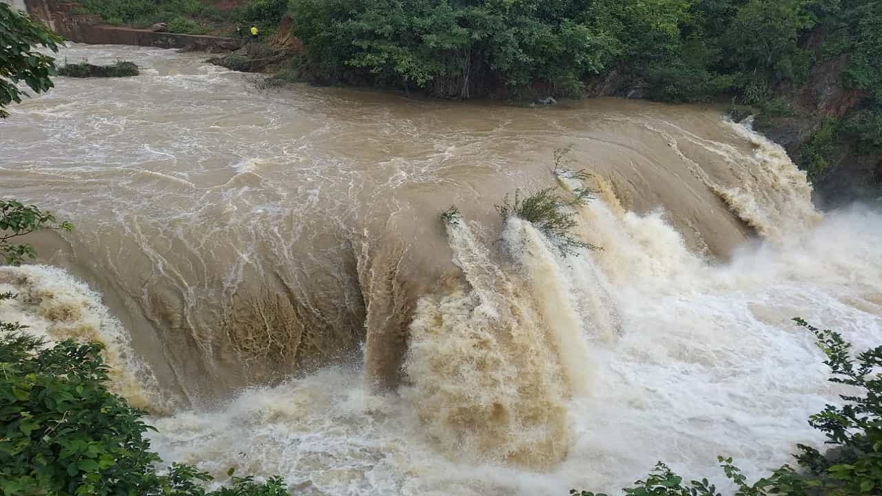 ಮತ್ತೆ ಮೈದುಂಬಿದ ಮದಗದ ಕೆರೆ: ಸೌಂದರ್ಯ ಸವಿಯಲು ಬರುತ್ತಿದೆ ಯುವ ದಂಡು! ಮತ್ತೆ ಮೈದುಂಬಿದ ಮದಗದ ಕೆರೆ: ಸೌಂದರ್ಯ ಸವಿಯಲು ಬರುತ್ತಿದೆ ಯುವ ದಂಡು!