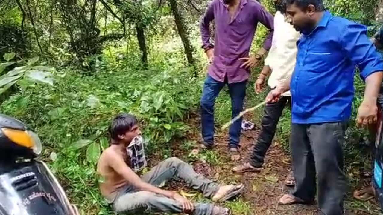 ಮೊಬೈಲ್ ಕಳ್ಳತನ ಆರೋಪ: ಯುವಕನ ಮೇಲೆ ಯುವಕರ ಗುಂಪಿನಿಂದ ಹಲ್ಲೆ.. ಎಲ್ಲಿ?