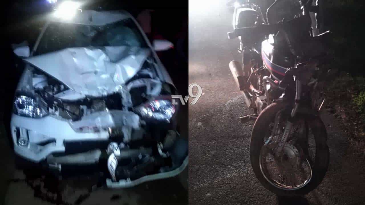 ತಡರಾತ್ರಿ ಕಾರು-ಬೈಕ್ ಡಿಕ್ಕಿ: ಒಂದೇ ಕುಟುಂಬದ ಬಾಲಕರಿಬ್ಬರ ಸಾವು ತಡರಾತ್ರಿ ಕಾರು-ಬೈಕ್ ಡಿಕ್ಕಿ: ಒಂದೇ ಕುಟುಂಬದ ಬಾಲಕರಿಬ್ಬರ ಸಾವು
