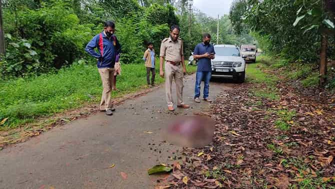 ವಾಕಿಂಗ್‌ಗೆ ಹೋಗಿದ್ದ ವೇಳೆ ಮಚ್ಚಿನಿಂದ ಕೊಚ್ಚಿ ವ್ಯಕ್ತಿಯ ಹತ್ಯೆ