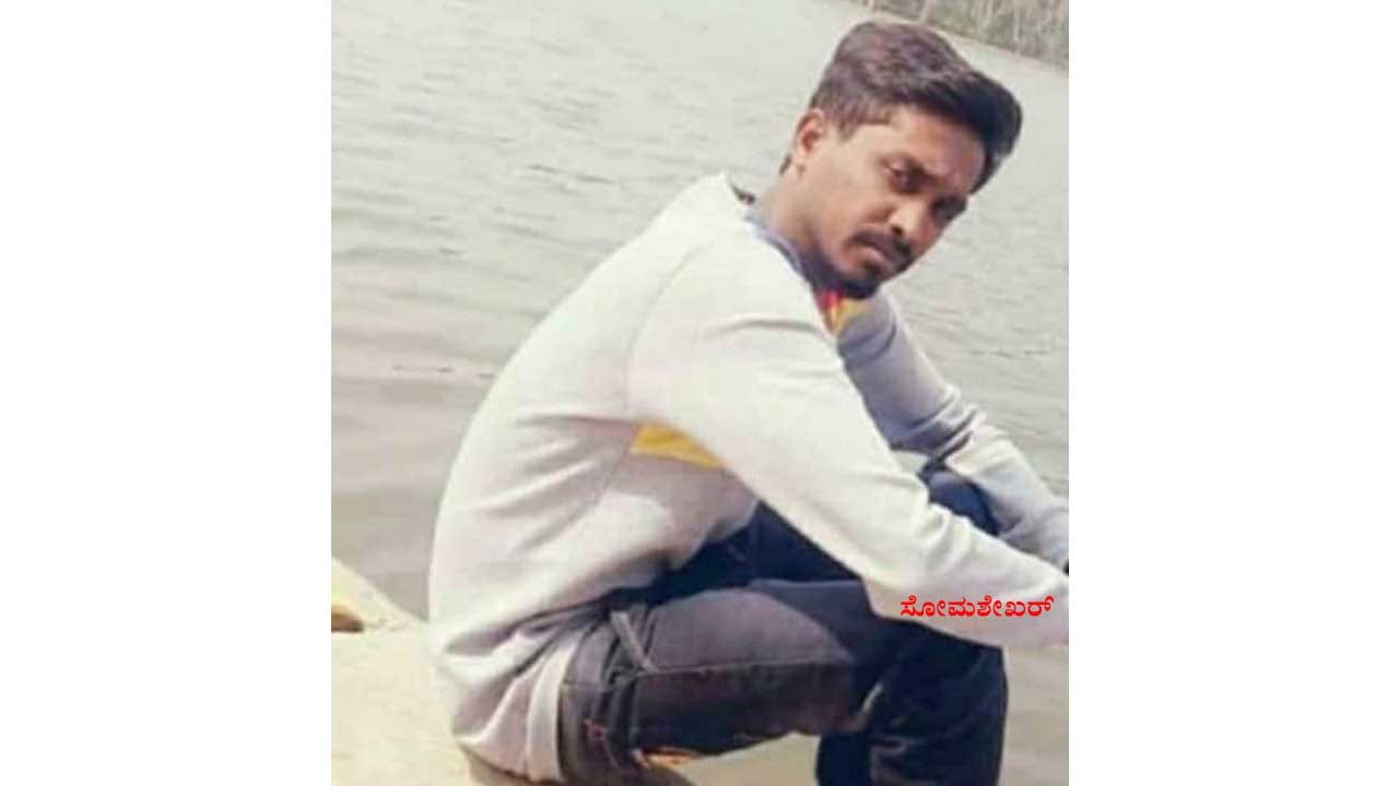 ಮುಖದ ಮೇಲೆ ಮೊಬೈಲ್ ಬೆಳಕು ಬಿಟ್ಟಿದ್ದಕ್ಕೆ ಚಾಕುವಿನಿಂದ ಇರಿದು ಹತ್ಯೆ ಮುಖದ ಮೇಲೆ ಮೊಬೈಲ್ ಬೆಳಕು ಬಿಟ್ಟಿದ್ದಕ್ಕೆ ಚಾಕುವಿನಿಂದ ಇರಿದು ಹತ್ಯೆ