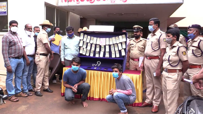 ಅಸಲಿ ಚಿನ್ನ ತೋರಿಸಿ ನಕಲಿ ಚಿನ್ನ ನೀಡಿದ ಐನಾತಿ ಕಳ್ಳರ ಬಂಧನ, ಎಲ್ಲಿ? ಅಸಲಿ ಚಿನ್ನ ತೋರಿಸಿ ನಕಲಿ ಚಿನ್ನ ನೀಡಿದ ಐನಾತಿ ಕಳ್ಳರ ಬಂಧನ, ಎಲ್ಲಿ?