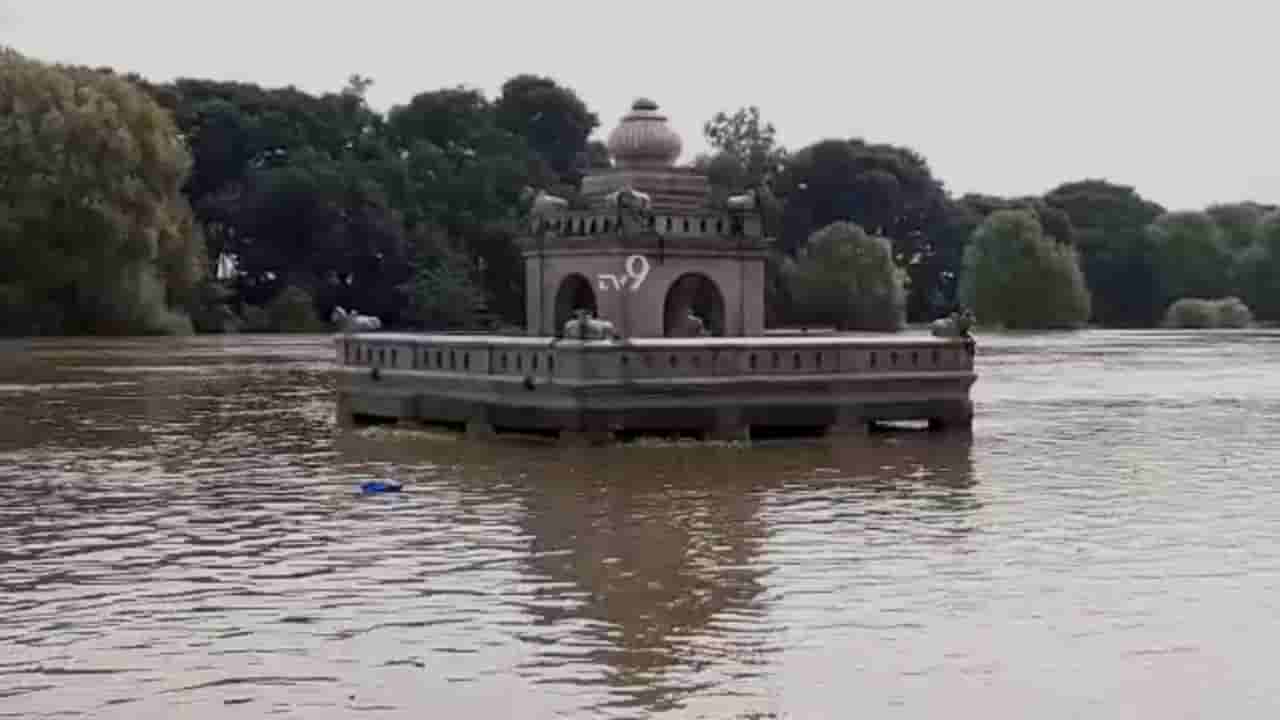 ಪ್ರವಾಹದ ಭೀತಿಯಲ್ಲಿ ದಕ್ಷಿಣ ಕಾಶಿ ನಂಜನಗೂಡು, ಮಿಂದೇಳುವವರ ಹುಚ್ಚು ಸಾಹಸಕ್ಕೆ ಕಡಿವಾಣವಿಲ್ಲ