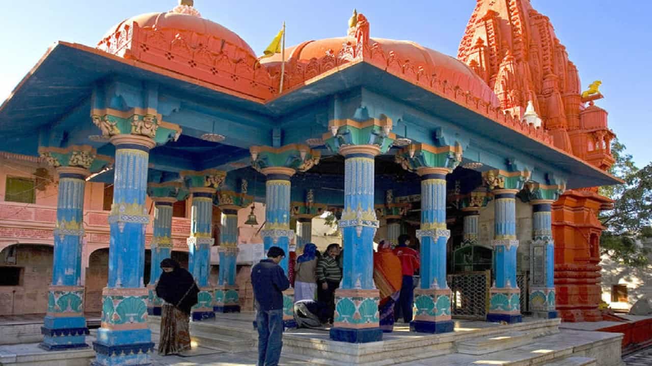 ಸೃಷ್ಟಿಕರ್ತ ಬ್ರಹ್ಮನಿಗ್ಯಾಕಿಲ್ಲ ಪೂಜೆ? ರಾಜಸ್ಥಾನದ ಪುಷ್ಕರ್ ದೇಗುಲದ ರಹಸ್ಯ ಏನು! ಸೃಷ್ಟಿಕರ್ತ ಬ್ರಹ್ಮನಿಗ್ಯಾಕಿಲ್ಲ ಪೂಜೆ? ರಾಜಸ್ಥಾನದ ಪುಷ್ಕರ್ ದೇಗುಲದ ರಹಸ್ಯ ಏನು!