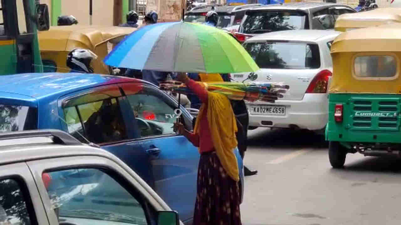 ಬದುಕು ಮೂರಾ‘ಬಟ್ಟೆ’.. ಸಿಗ್ನಲ್ ಬದುಕಿನಲ್ಲಿ ಬಿರುಗಾಳಿ ಬೀಸಿದ ಕೊರೊನಾ