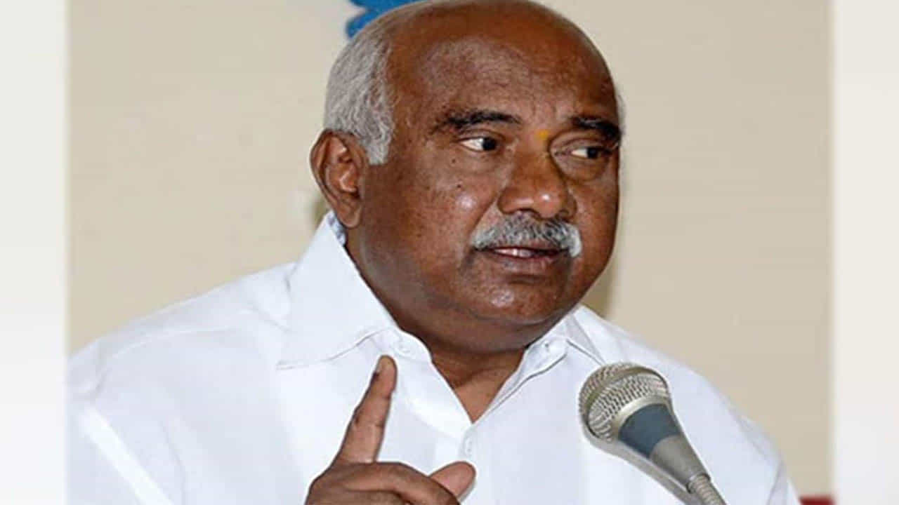 ಕುಮಾರಸ್ವಾಮಿಗೆ ವಿಶ್ವನಾಥ್ ತಿರುಗೇಟು.. HDK ಬಿಜೆಪಿಗೆ ರಗ್ಗನ್ನೇ ಹಾಸಿದ್ದಾರೆ ಎಂದರು! ಕುಮಾರಸ್ವಾಮಿಗೆ ವಿಶ್ವನಾಥ್ ತಿರುಗೇಟು.. HDK ಬಿಜೆಪಿಗೆ ರಗ್ಗನ್ನೇ ಹಾಸಿದ್ದಾರೆ ಎಂದರು!