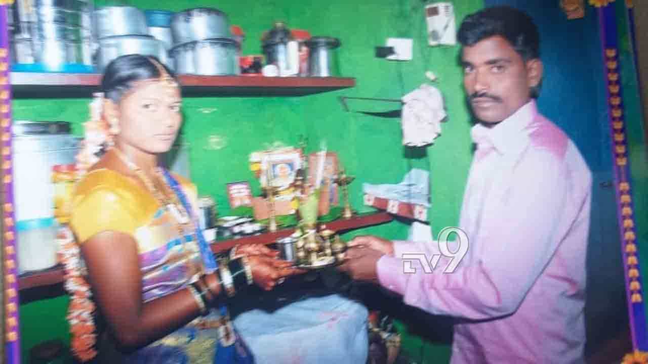 ಮಕ್ಕಳಿಲ್ಲದ ಕಾರಣಕ್ಕೆ ಕಲಹ: ವಿಷ ಸೇವಿಸಿ ಪತ್ನಿ ಸಾವು, ಪತಿ ನೇಣಿಗೆ ಶರಣು, ಯಾವೂರಲ್ಲಿ? ಮಕ್ಕಳಿಲ್ಲದ ಕಾರಣಕ್ಕೆ ಕಲಹ: ವಿಷ ಸೇವಿಸಿ ಪತ್ನಿ ಸಾವು, ಪತಿ ನೇಣಿಗೆ ಶರಣು, ಯಾವೂರಲ್ಲಿ?